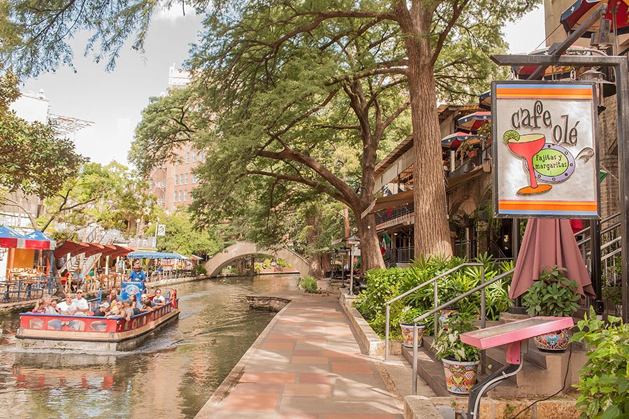 Exterior shot of Cafe Ole in San Antonio